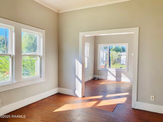 Building Photo - 137 S St Antoine St