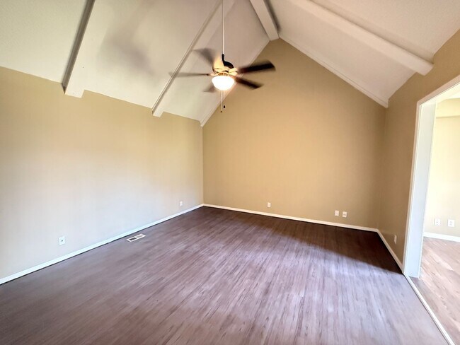 Building Photo - Spacious 4 Bedroom in South Tulsa