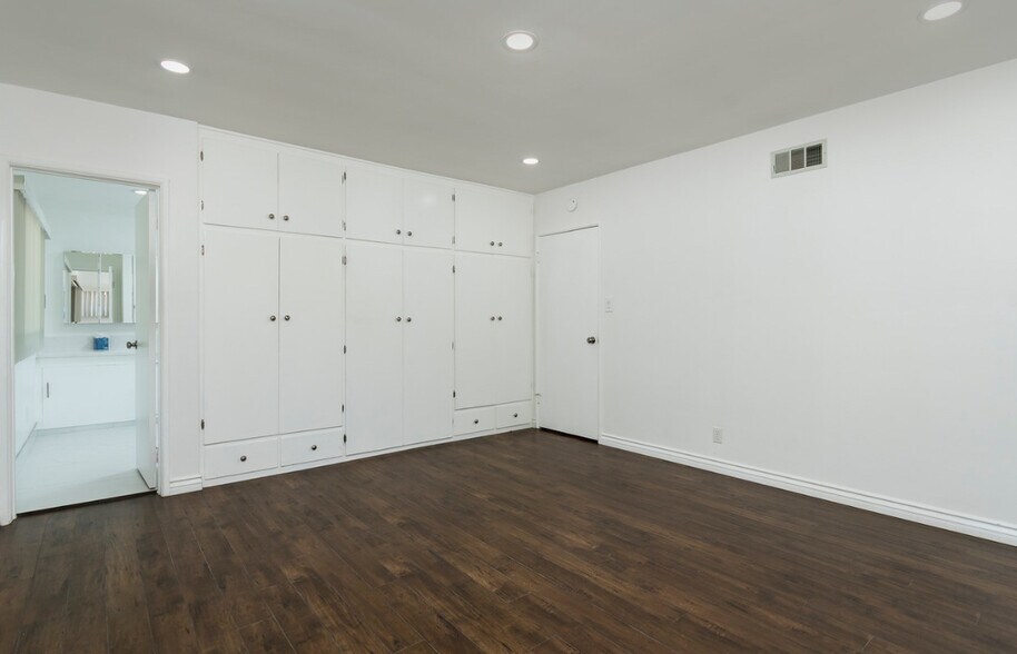 Building Photo - 3155 Linda Vista Rd
