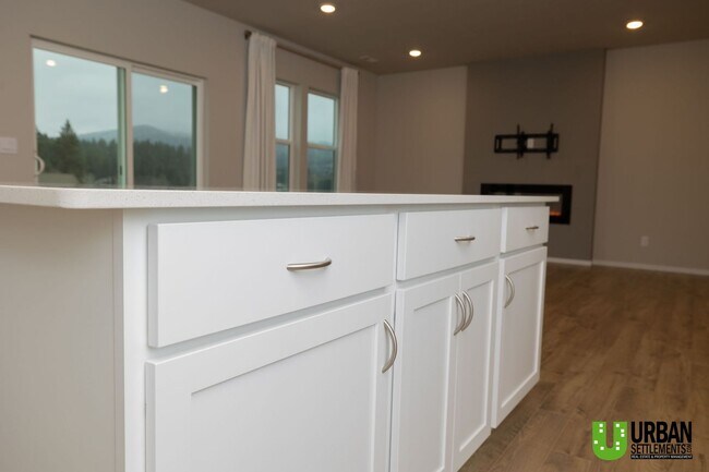 Building Photo - 12406 E Dickens Ln