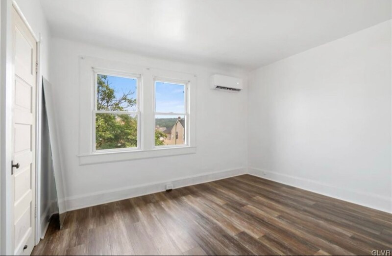 Building Photo - 256 Lehigh Ave