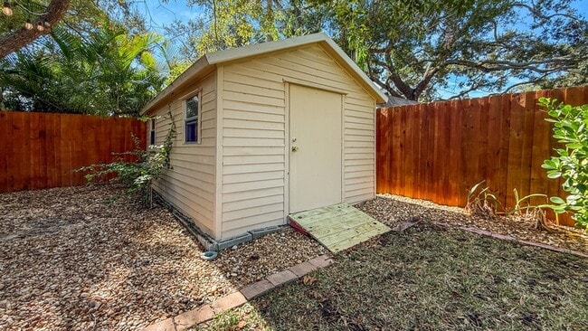 Building Photo - 4517 S Hesperides St