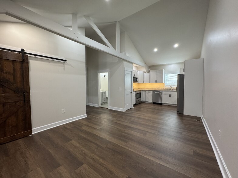 Building Photo - 632 Graham St