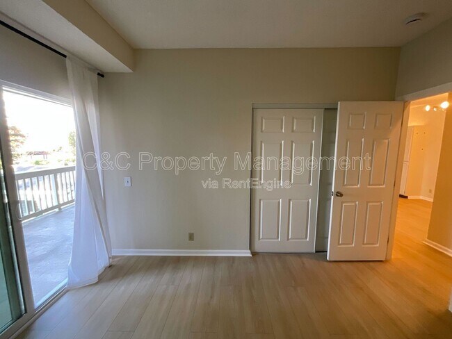 Building Photo - 37050 Meadowbrook Common