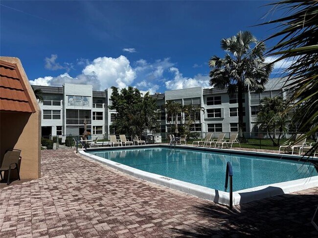 Building Photo - 6650 Royal Palm Blvd