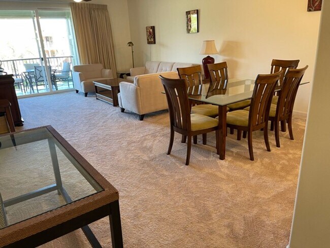 Building Photo - Gorgeous like new Premier condo in S. Kihe...