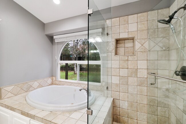 Building Photo - 3451 Woodbury Dr