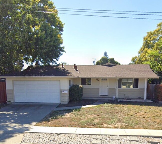 Primary Photo - Charming 3-Bedroom Home in a Family Friend...