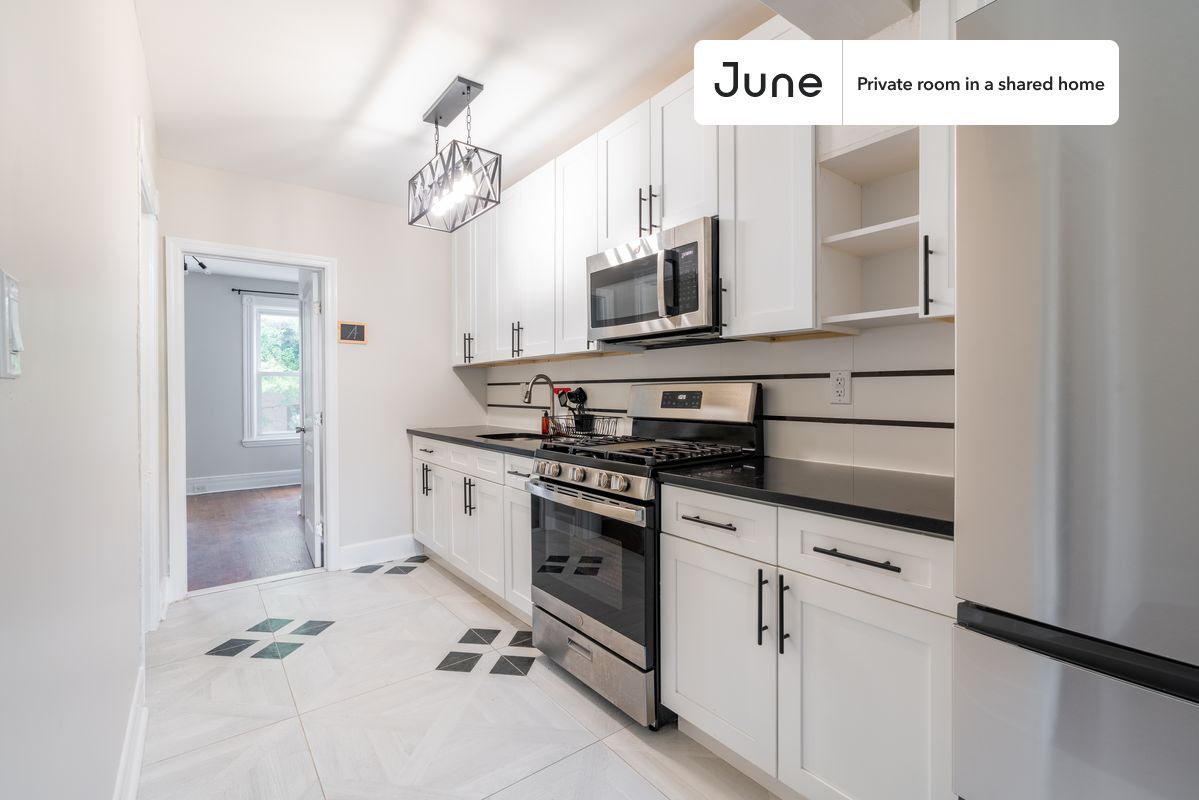 Building Photo - Room in Shared 3 bed/1.5 bath home