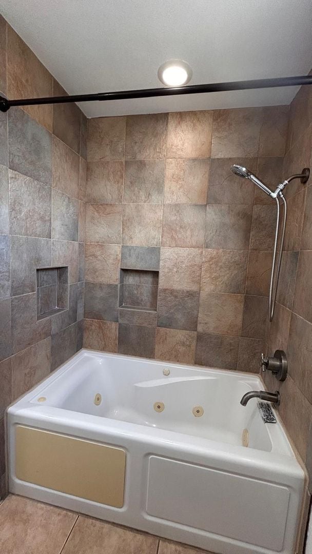 Building Photo - Beautiful and Spacious 3 Bedroom, 2 Bath Home! $3,800 Move In Ready!