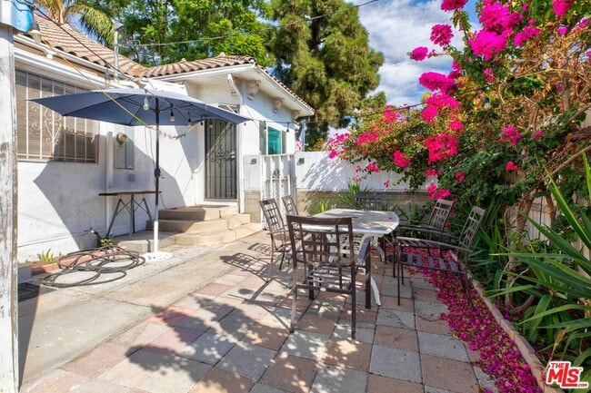 Building Photo - 2215 N Niagara St