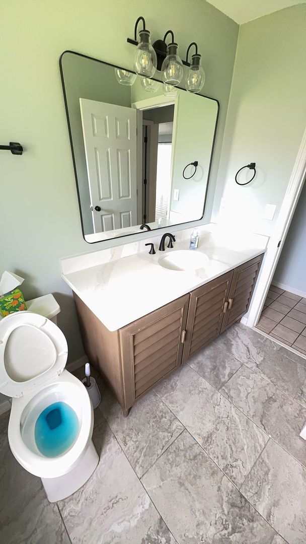 Building Photo - For Rent: A dazzling 5-bedroom, 3-bathroom...