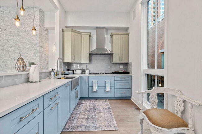 Building Photo - 424 E North Water St