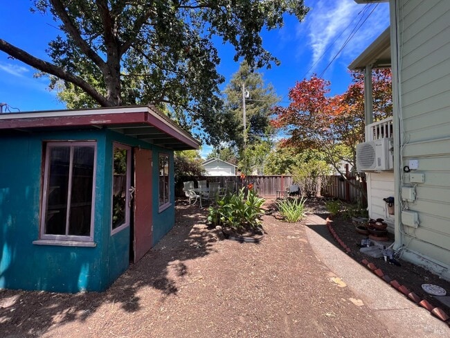 Building Photo - 310 Boyce St
