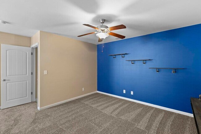 Building Photo - Beautiful Townhome with BEACH Convenience!