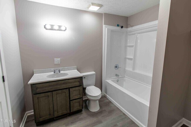 Building Photo - 1129 Cherry St