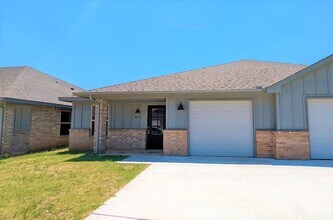 Building Photo - 2 Bed 2 Bath 1 Car Garage in the Eastpointe Village Moore, OK