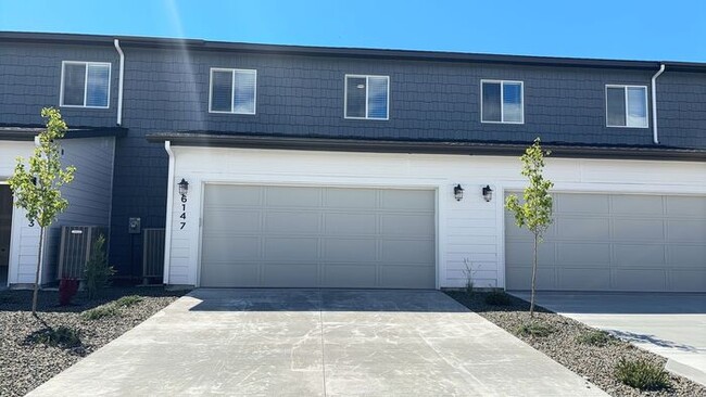 Building Photo - Roe Street Townhomes 2