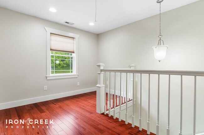 Building Photo - Beautiful Contemporary Home North of Downt...