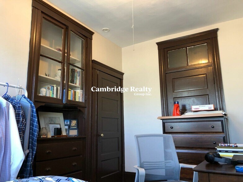 Building Photo - 118 Columbia St