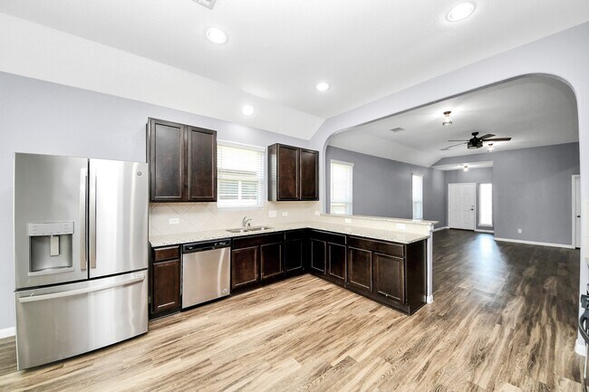 Building Photo - 2335 Spring Hollow Dr