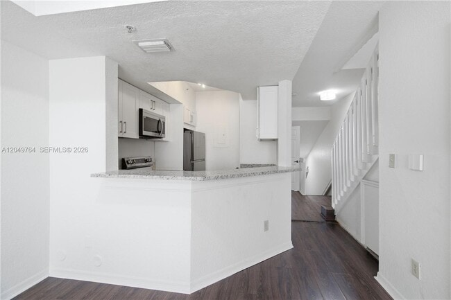 Building Photo - 725 SW 148th Ave