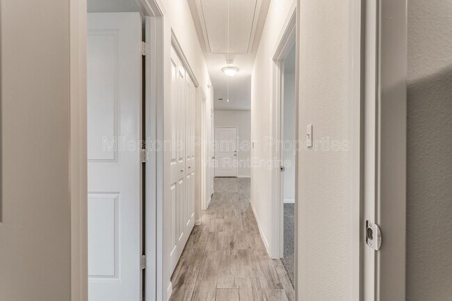 Building Photo - 2405 N Hickory St