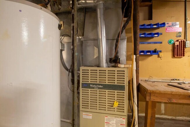 Building Photo - 4 Bedroom 3 Bathroom 2 Car Garage