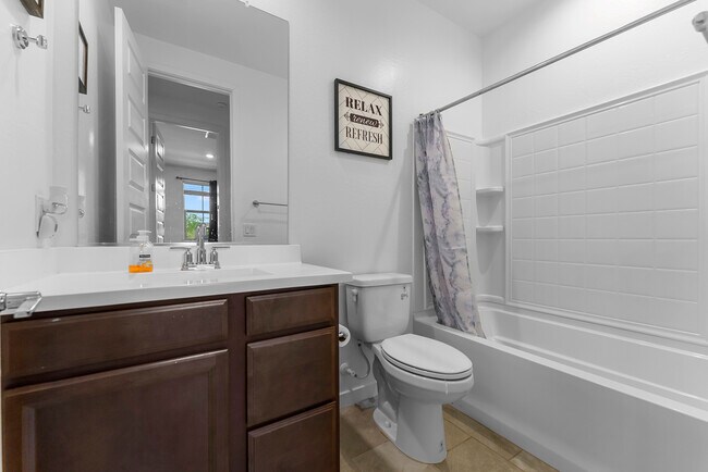 Building Photo - 1645 W la Mirada Dr