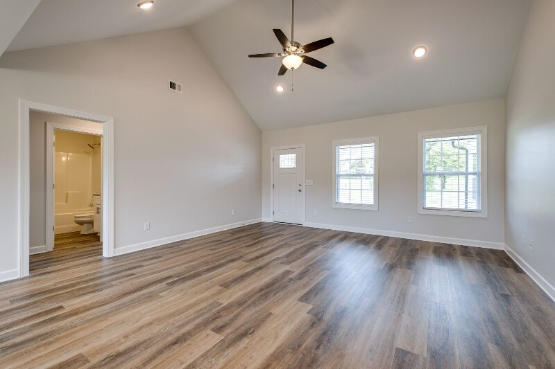 Building Photo - 644 S Tunnel Rd