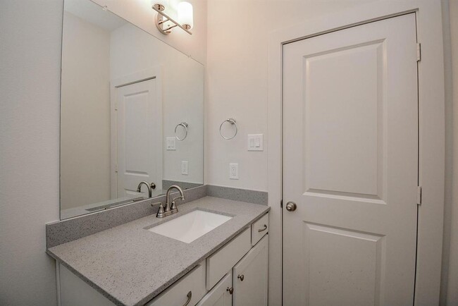 Building Photo - 6013 Cypress St