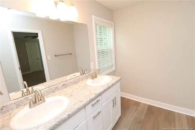Building Photo - 104 Rainmist Cir