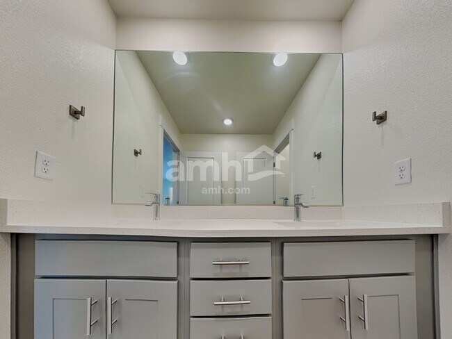 Building Photo - 7688 Mardale Ln