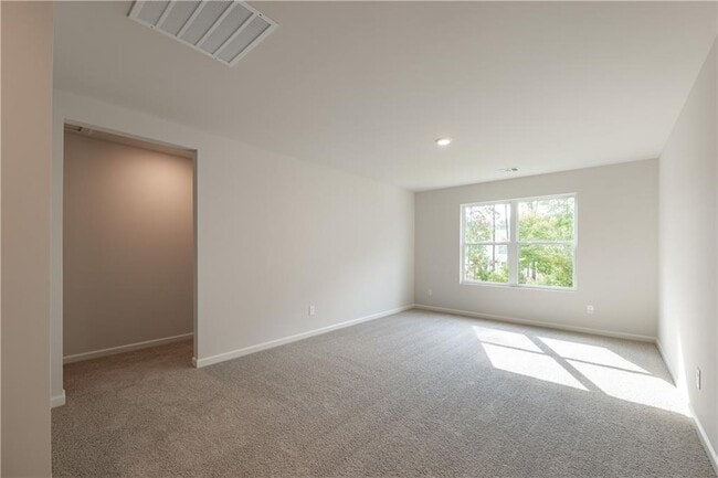 Building Photo - 117 Landsdowne Way SE