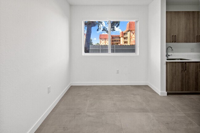 Building Photo - 1295 W 69th St