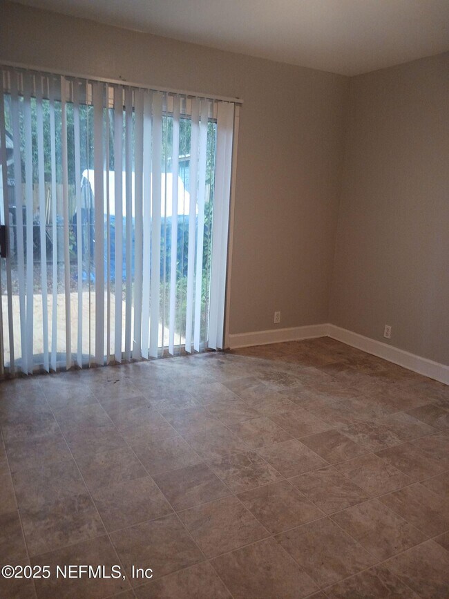 Building Photo - 451 Duray St