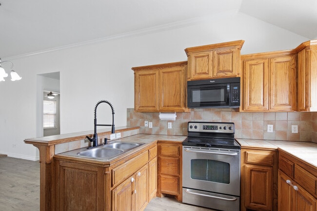 Building Photo - 4900 Sunny Ct