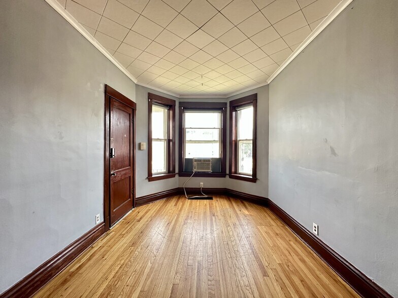 Building Photo - 3530 N Elston Ave