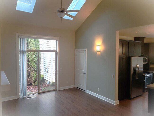 Building Photo - Modern Home in SW Portland