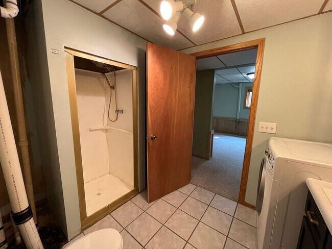 Building Photo - Beautiful 3 Bedroom Home in Alborn