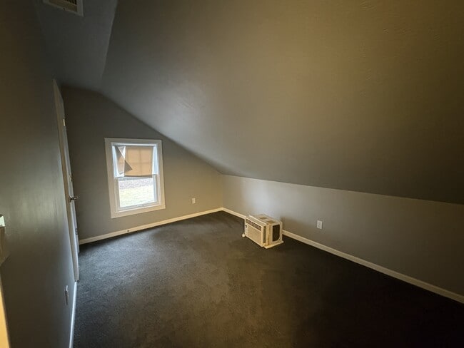 Building Photo - 16093 SW Roy Rogers Rd