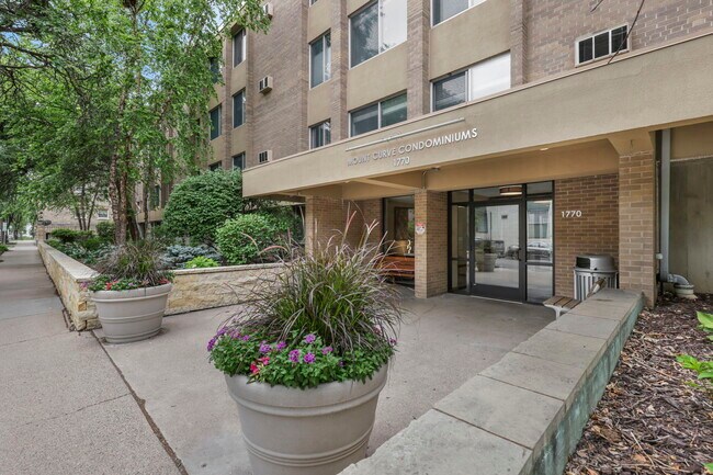 Primary Photo - 1770 Bryant Ave S