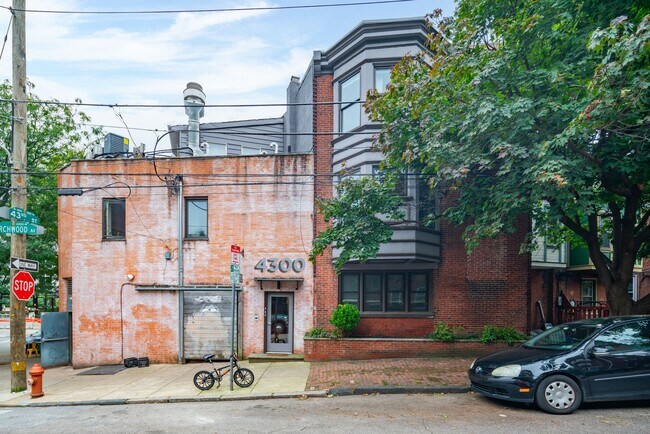 Building Photo - 4300 Larchwood Ave