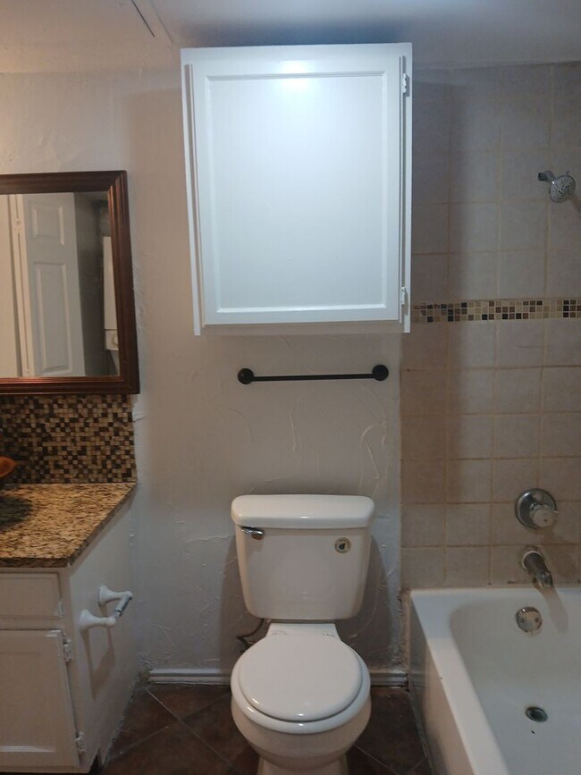 Building Photo - 1 Bed 1 Bath Condo in Dallas (All Electric)
