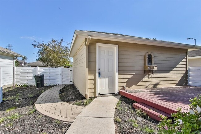 Building Photo - 6219 Spruce Bough Ct