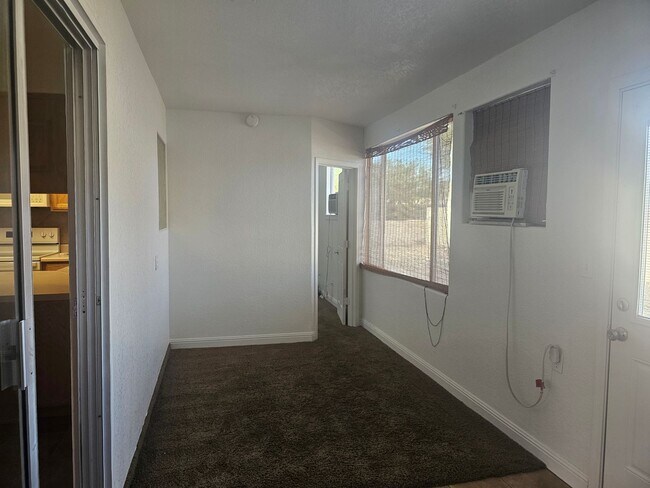 Building Photo - Unfurnished Long Term