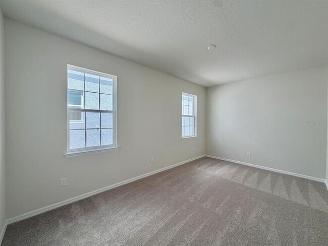 Building Photo - 6985 Oak Commons Way