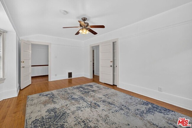 Building Photo - 2215 W 21st St