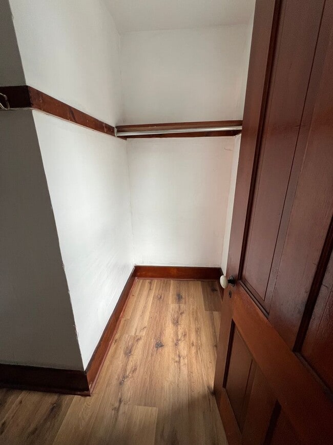 Building Photo - Large Newly Renovated 3 Bed/1 Bath Single ...