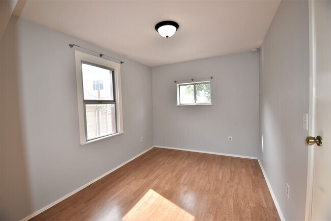 Building Photo - 518-518 15th St